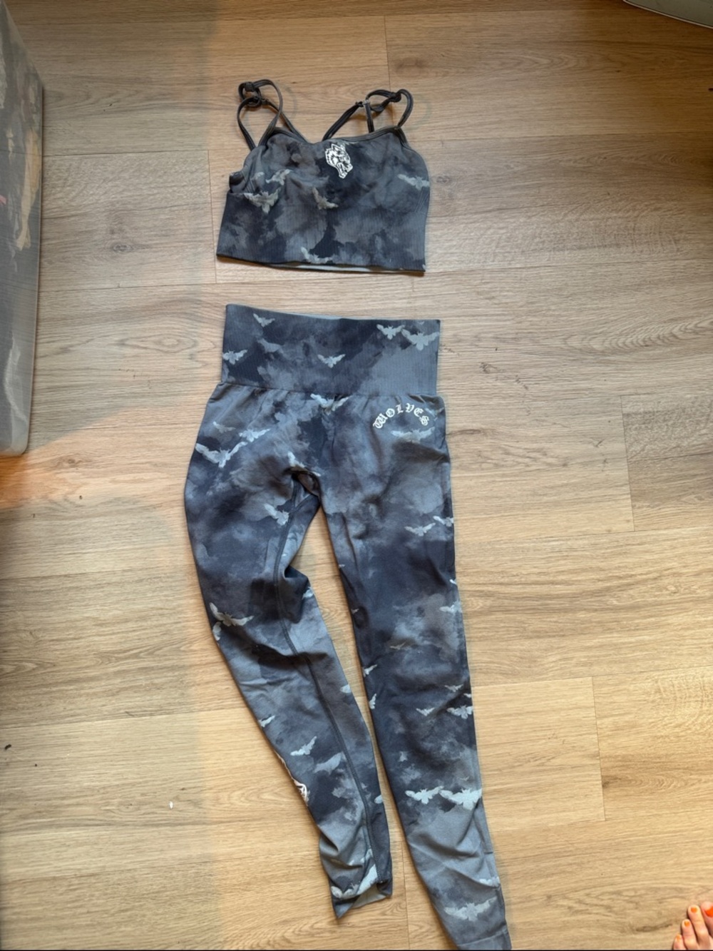 Darc Sport seamless Two-Piece Black/Grey Cloud Print Active Set